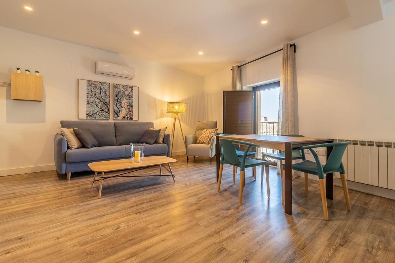 Apartamentos El Patio Plaza Santa Clara Caces Extérieur photo